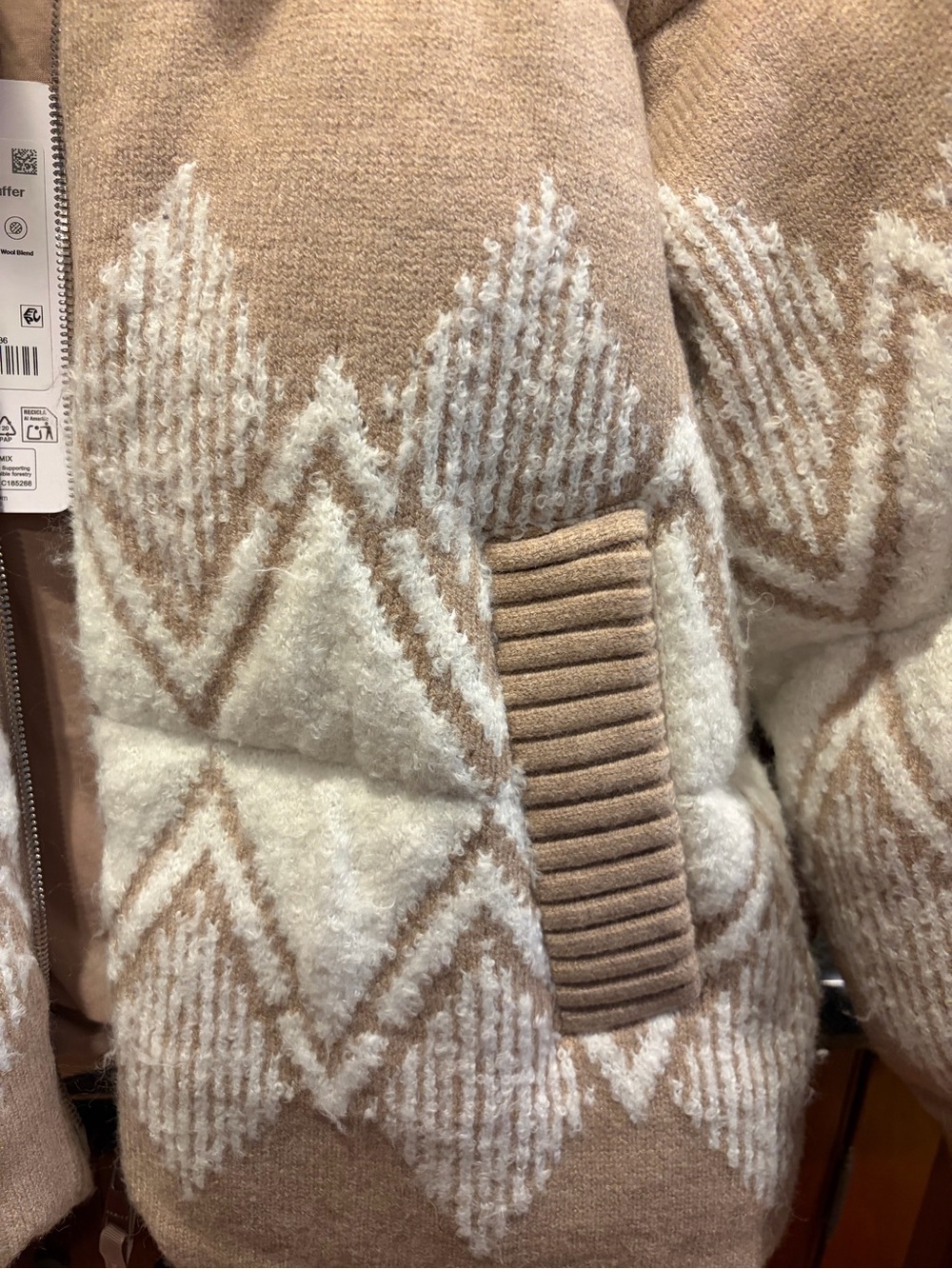 Varley Beige & White Geometric Puffer Jacket - Picture 3 of 8
